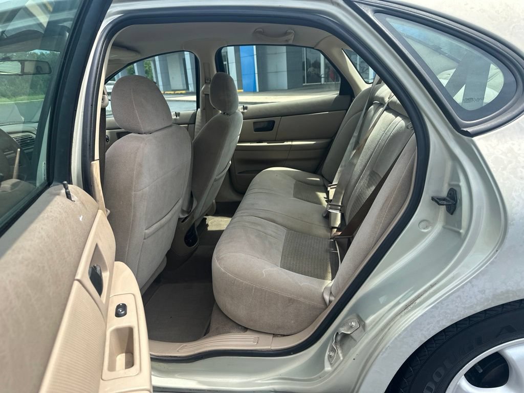 Used 2006 Ford Taurus SE FWD image 11