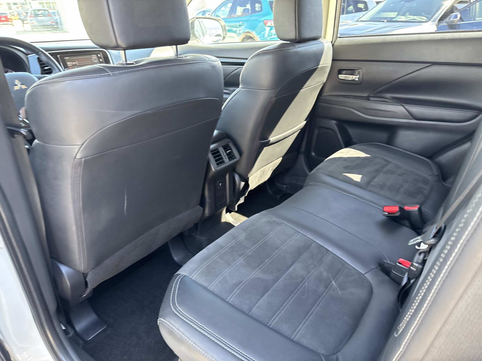 Used 2019 Mitsubishi Outlander SE image 12