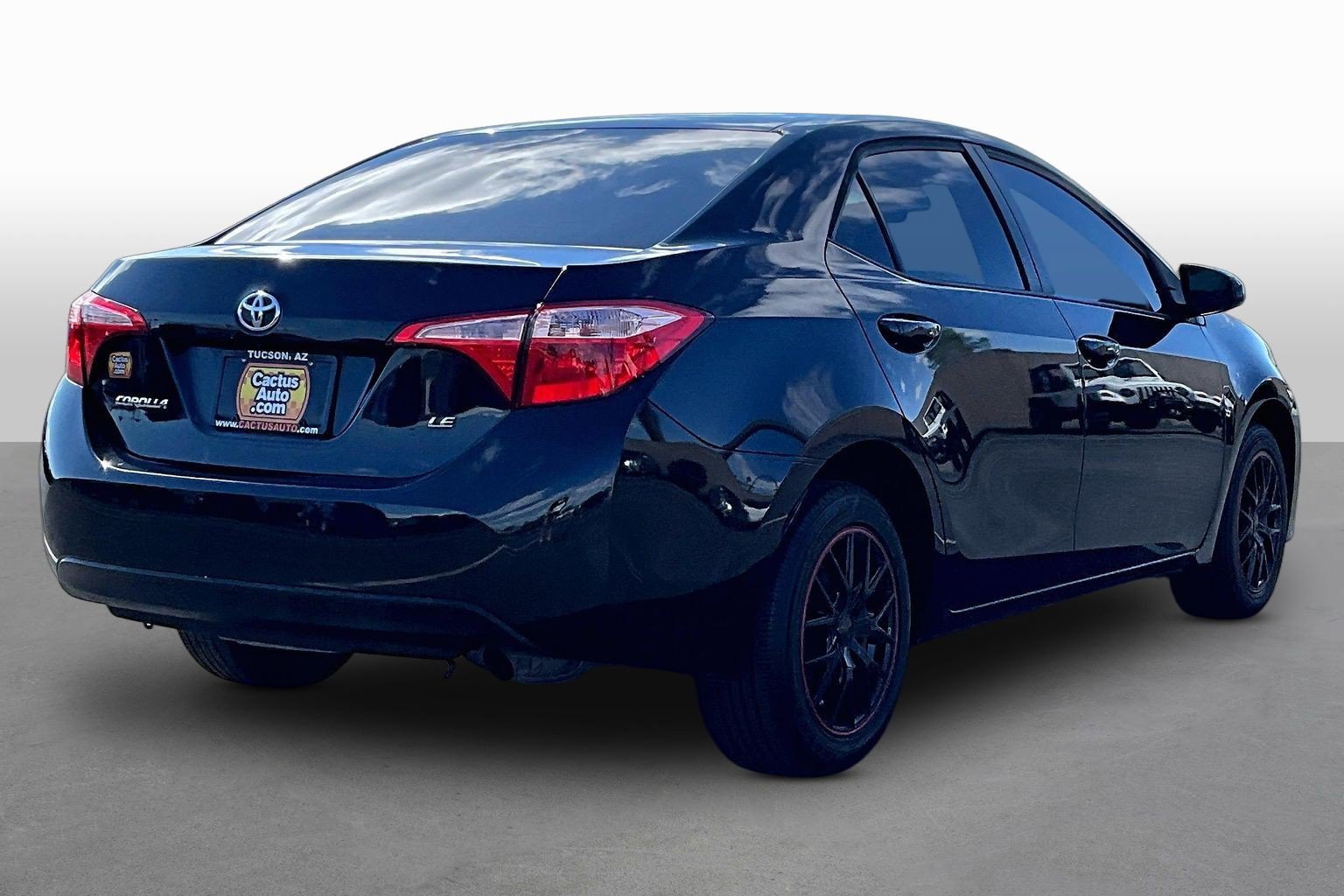 Used 2019 Toyota Corolla LE FWD image 2