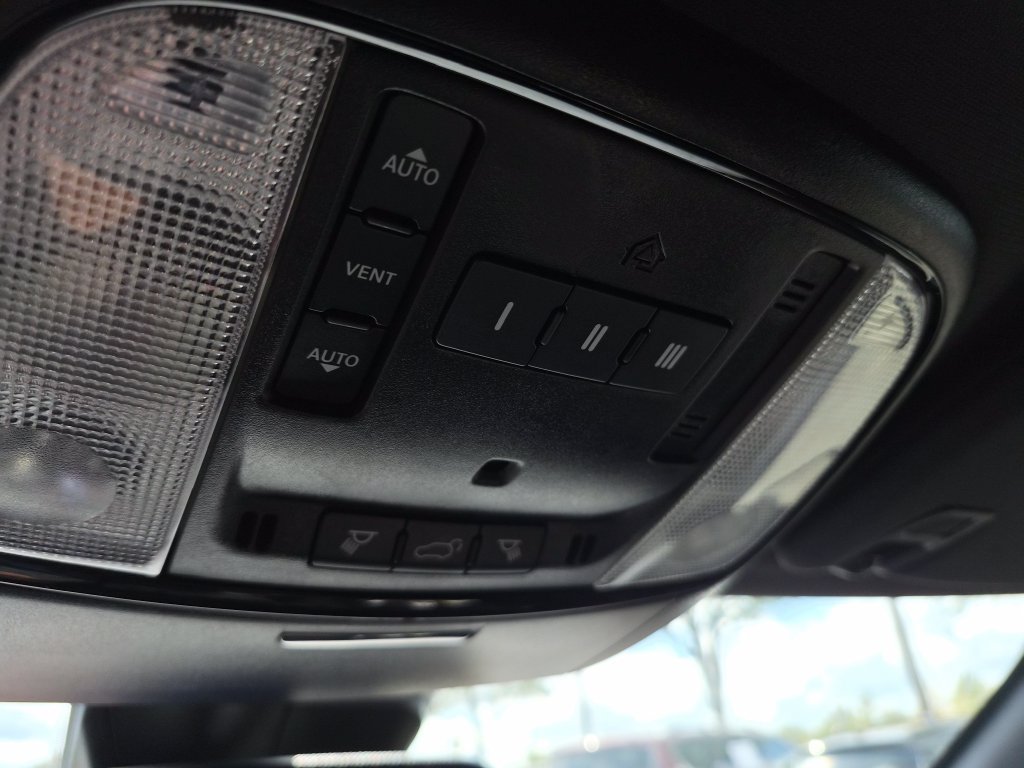 Used 2025 Dodge Durango GT AWD/4WD image 25