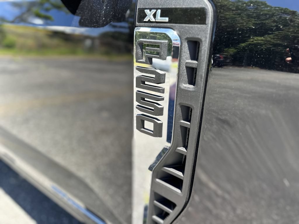 New 2025 Ford F250 XL w/ XL Chrome Package RWD image 22