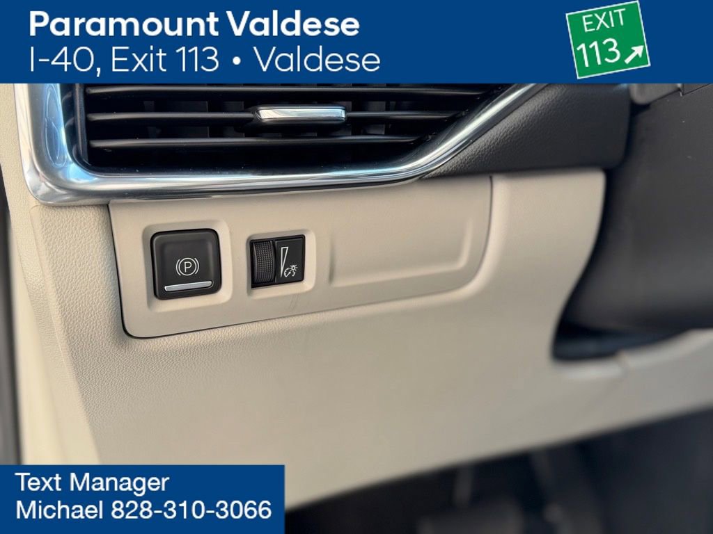 Used 2023 Cadillac XT4 Premium Luxury image 9