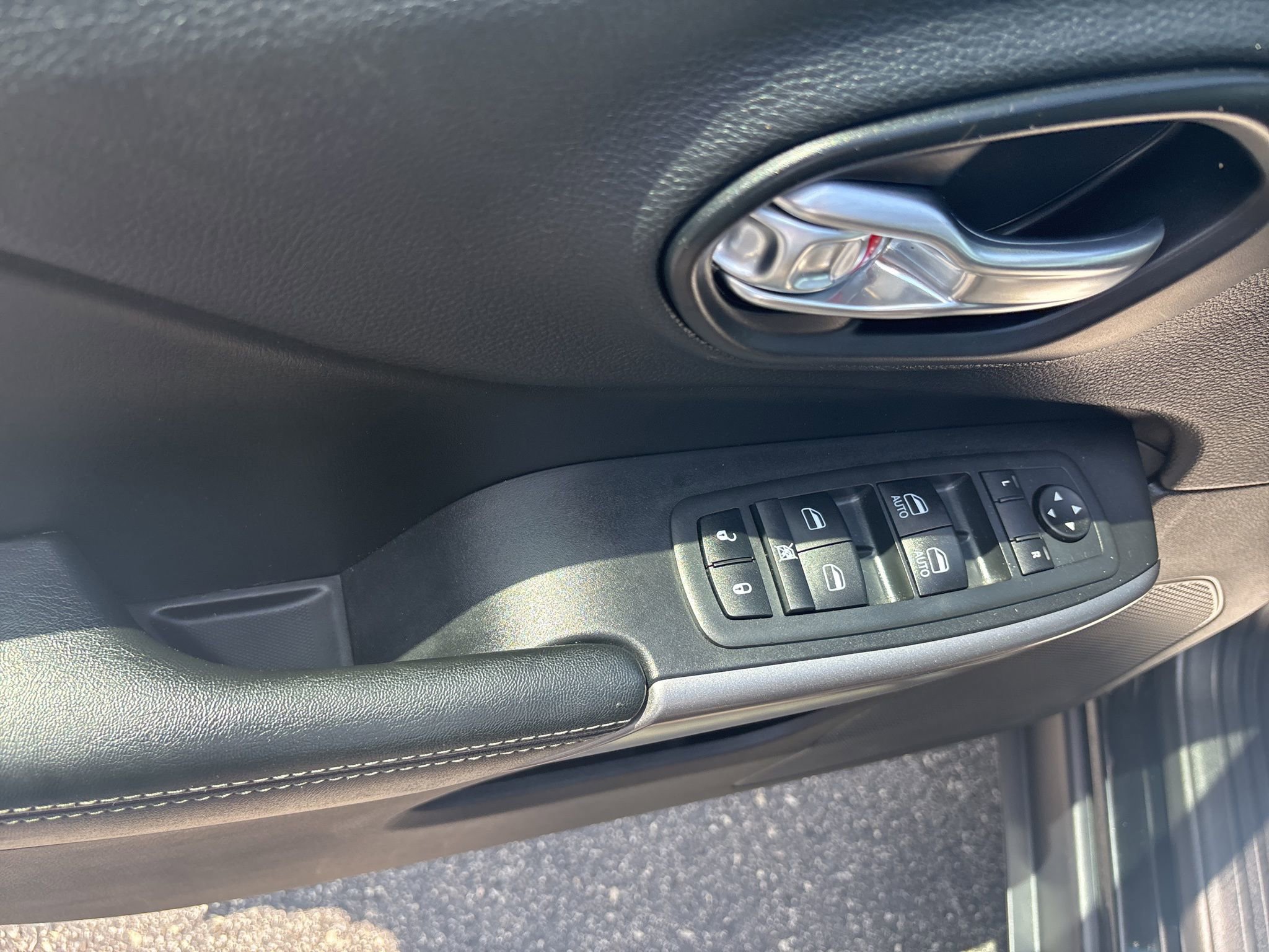 Used 2021 Jeep Cherokee Latitude Lux w/ Comfort/Convenience Group image 24