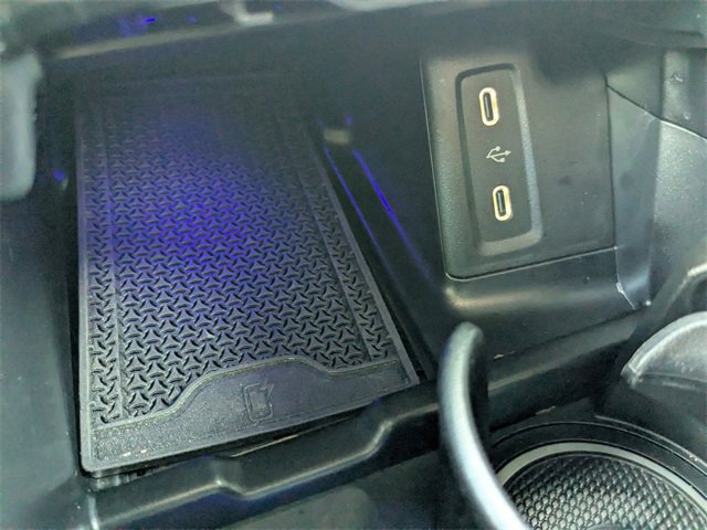 Used 2025 Mercedes-Benz GLC 300 image 24