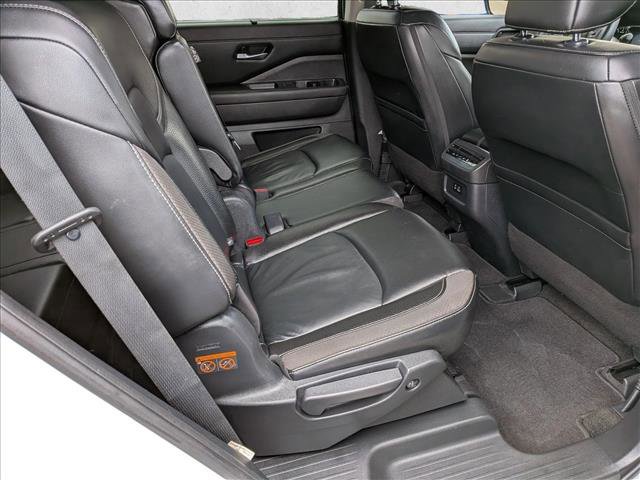 Used 2023 Nissan Pathfinder SL image 19
