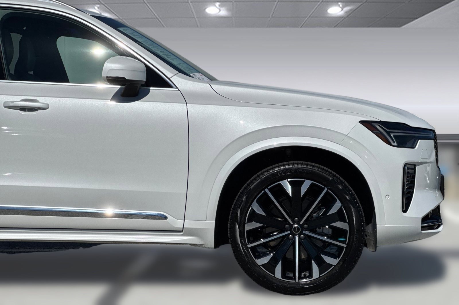 Used 2025 Volvo XC90 B6 Ultra w/ Protection Package Premier image 36