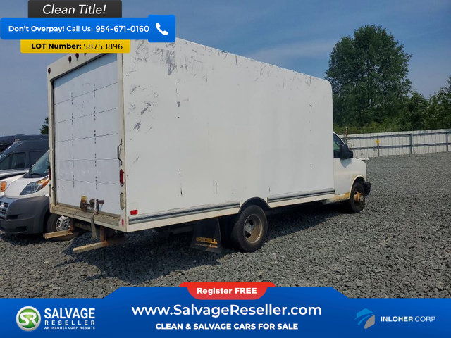 Used 2018 Chevrolet Express 3500 w/ Driver Convenience Package RWD image 4