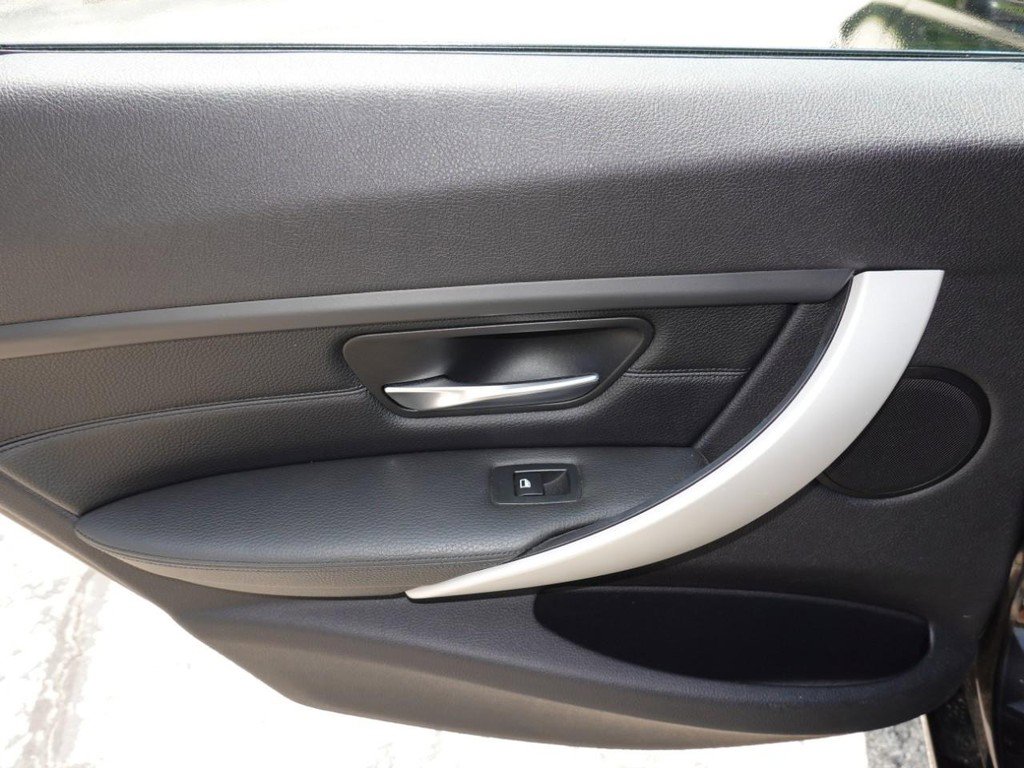Used 2013 BMW 320i Sedan RWD image 19