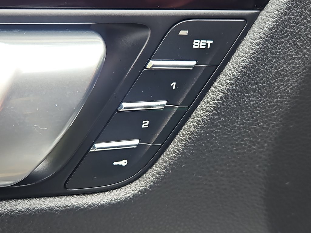 Used 2023 Porsche Macan S AWD/4WD image 22