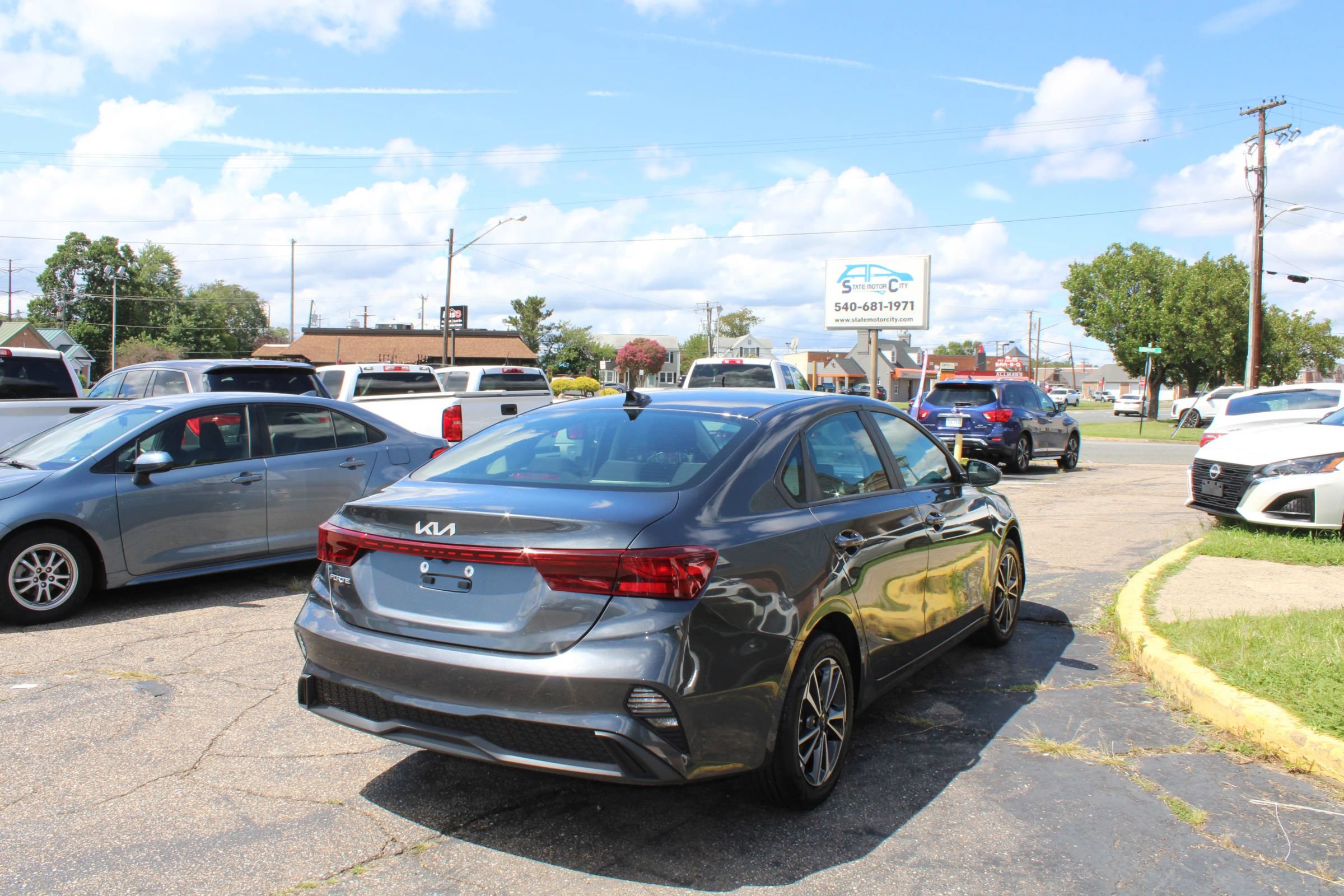 Used 2024 Kia Forte LXS FWD image 5