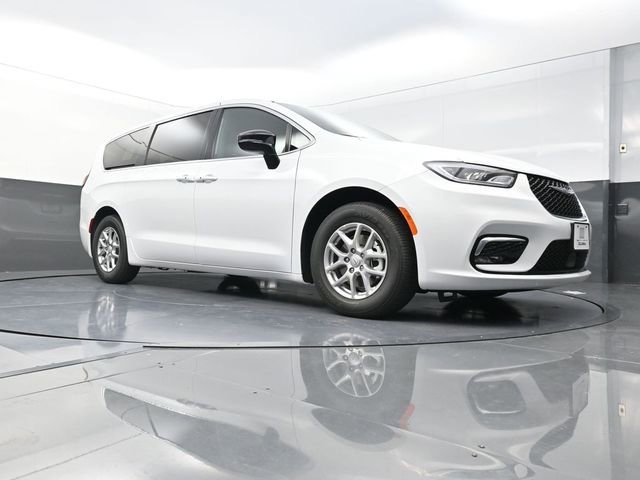 New 2026 Chrysler Pacifica Select image 19