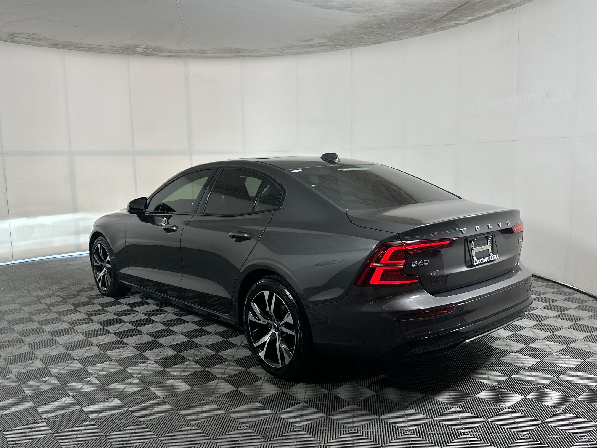 Used 2025 Volvo S60 B5 Plus w/ Protection Package Premier FWD image 5