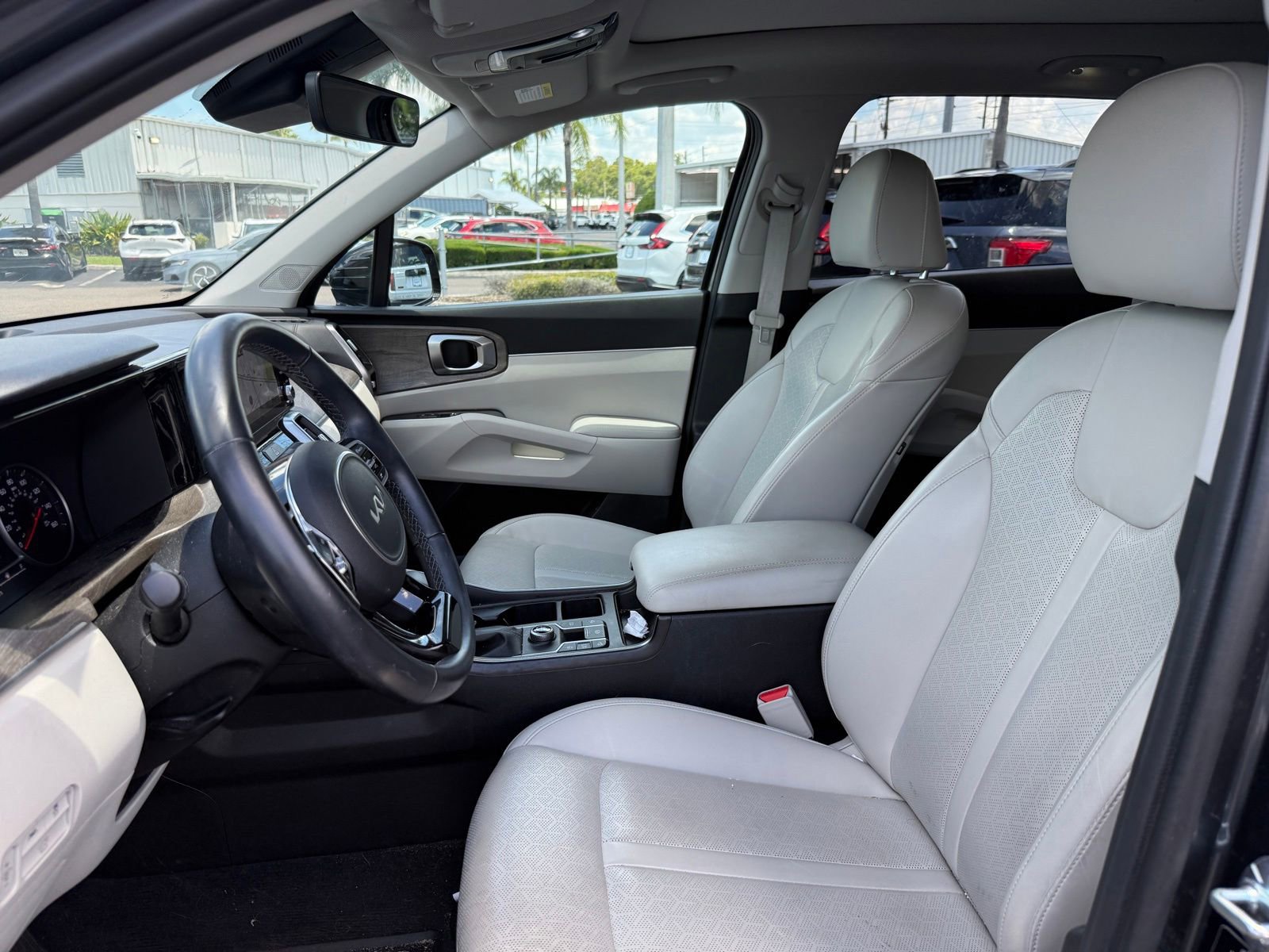 Used 2023 Kia Sorento EX w/ Panoramic Sunroof Package FWD image 10