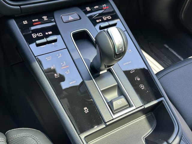 Used 2026 Porsche Macan AWD/4WD image 29