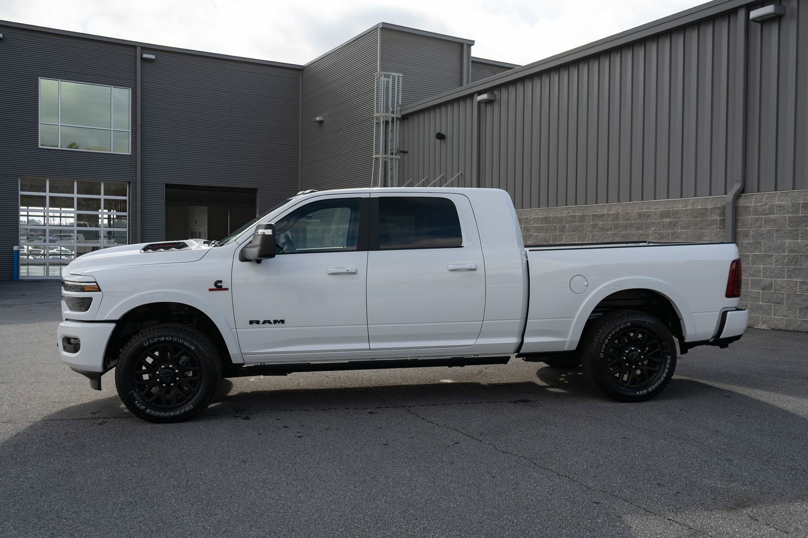 New 2026 RAM 2500 Limited AWD/4WD image 13