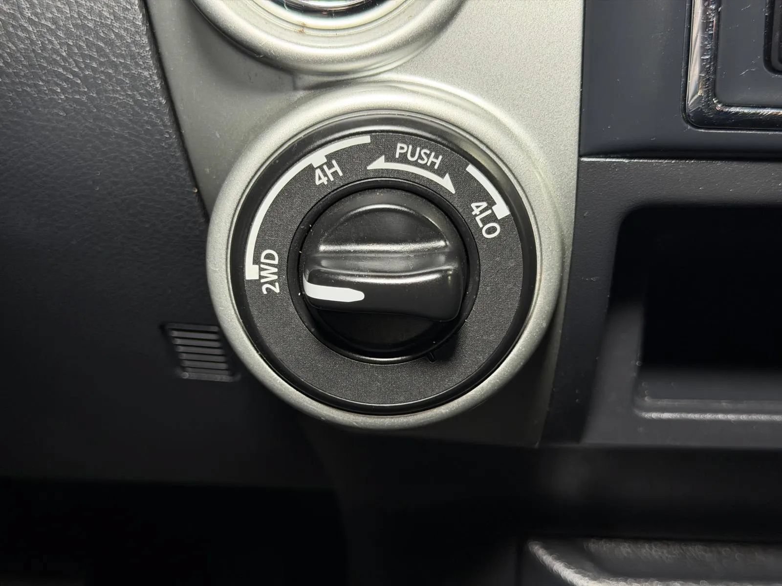 Used 2018 Nissan Titan S AWD/4WD image 29