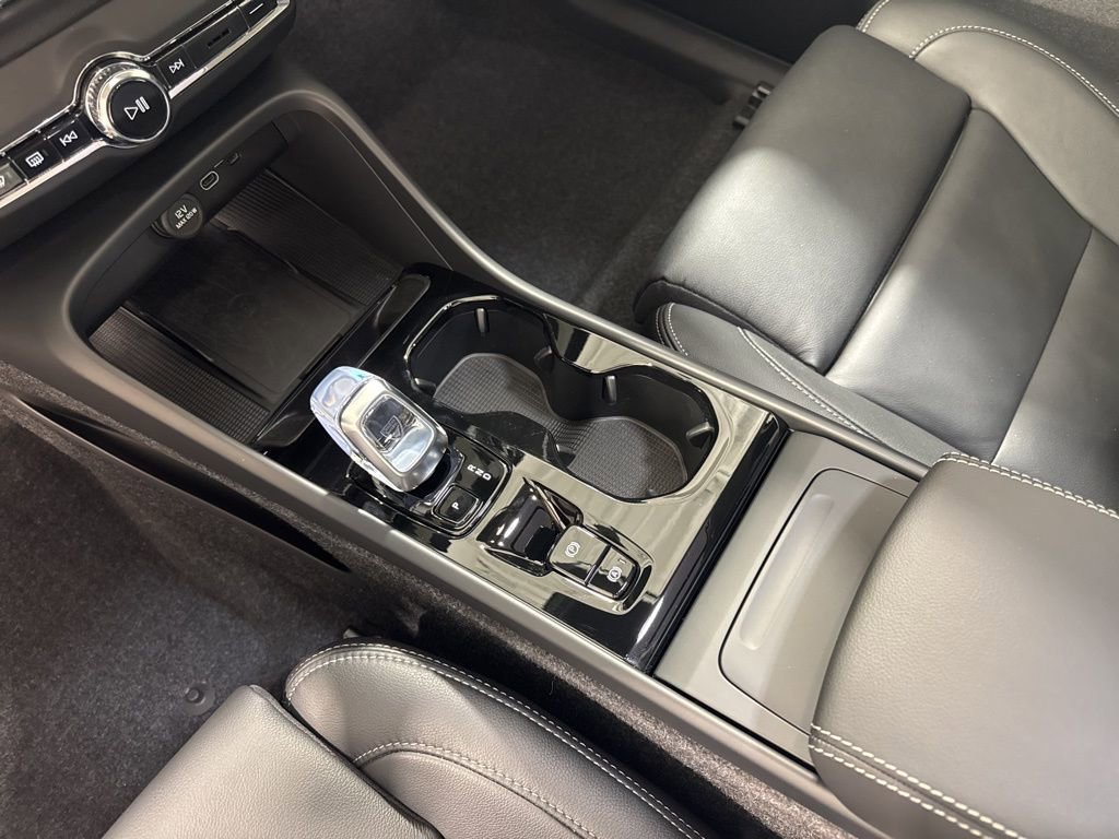 Used 2026 Volvo XC40 B5 Plus w/ Protection Package Premier AWD/4WD image 14