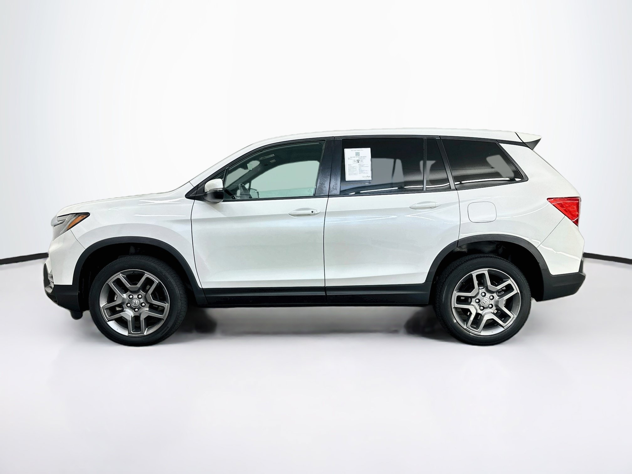 Used 2023 Honda Passport EX-L image 4