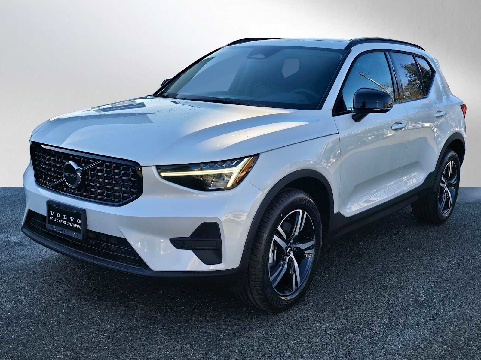 New 2026 Volvo XC40 B5 Core w/ Climate Package image 7