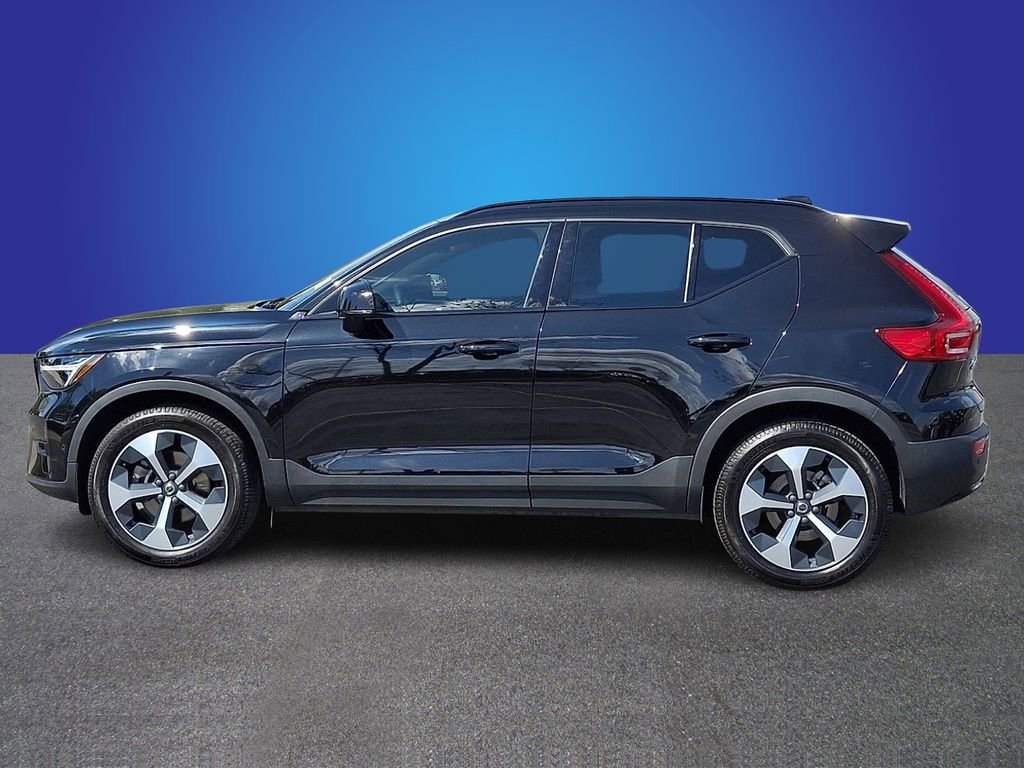 Used 2024 Volvo XC40 B5 Plus image 7