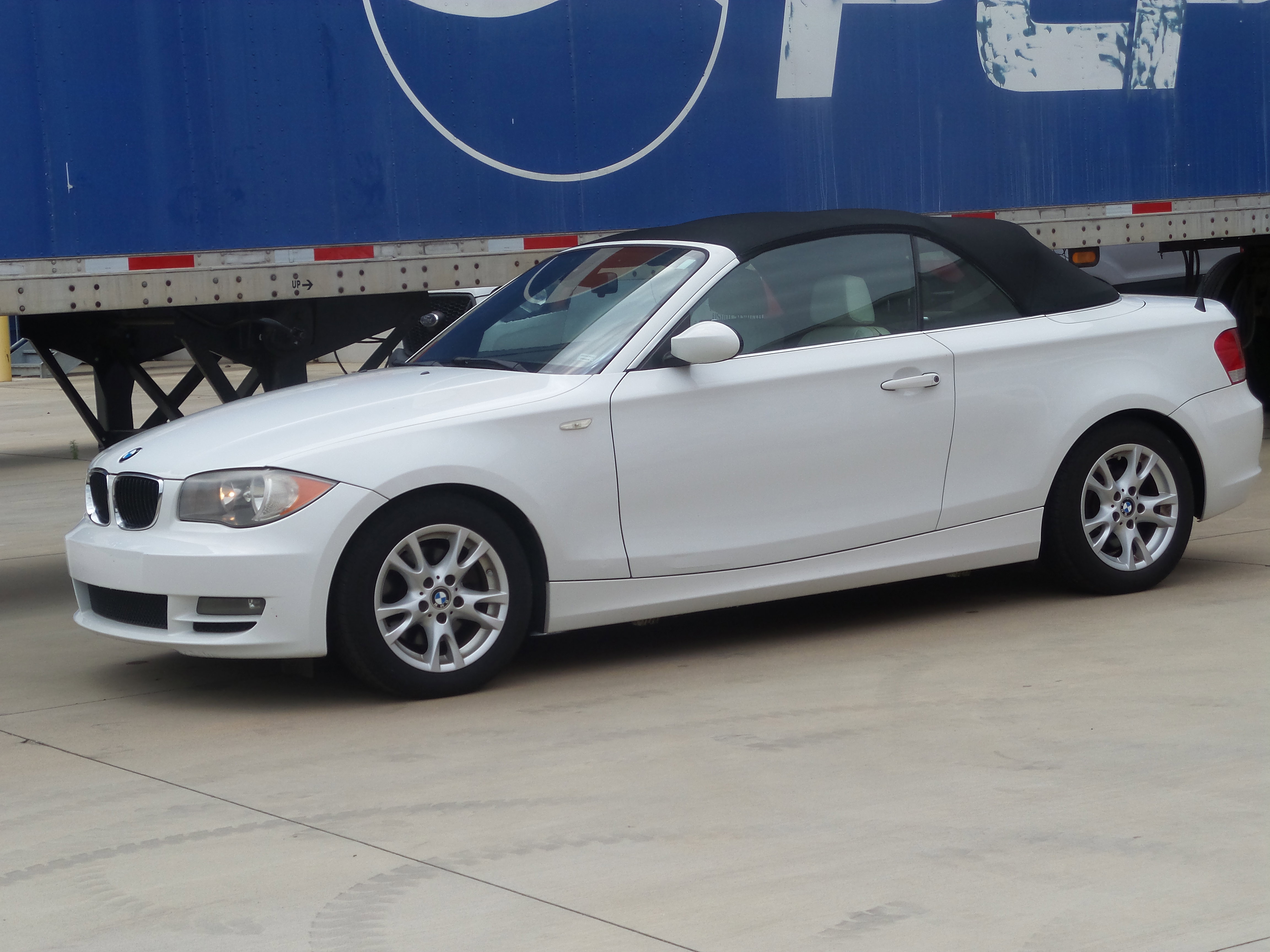 Used 2009 BMW 128i Convertible image 2