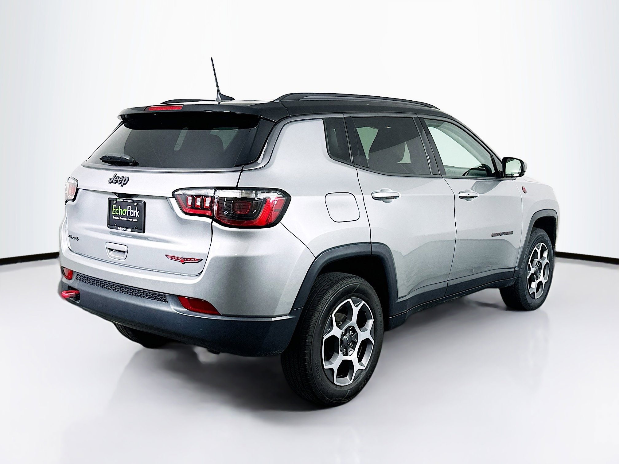 Used 2022 Jeep Compass Trailhawk w/ Trailhawk Convenience Group AWD/4WD image 9