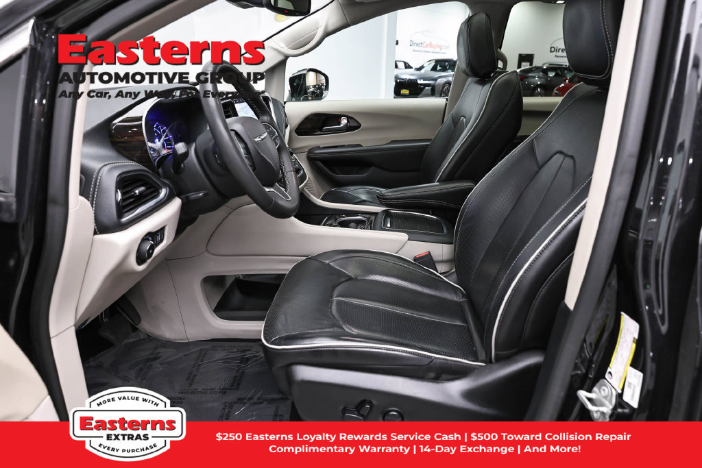 Used 2023 Chrysler Pacifica Limited FWD image 15