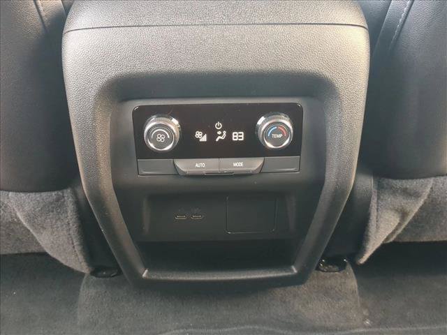 Used 2025 Chevrolet Traverse Z71 AWD/4WD image 17
