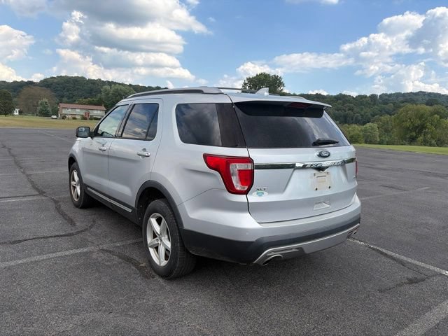 Used 2016 Ford Explorer XLT w/ Equipment Group 202A AWD/4WD image 16