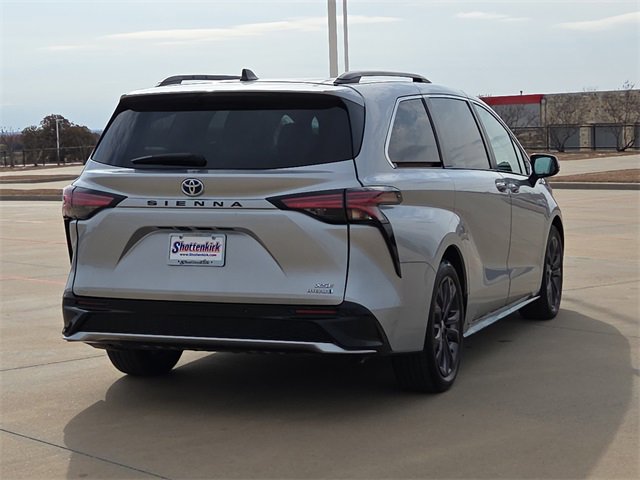 Used 2022 Toyota Sienna XSE image 8