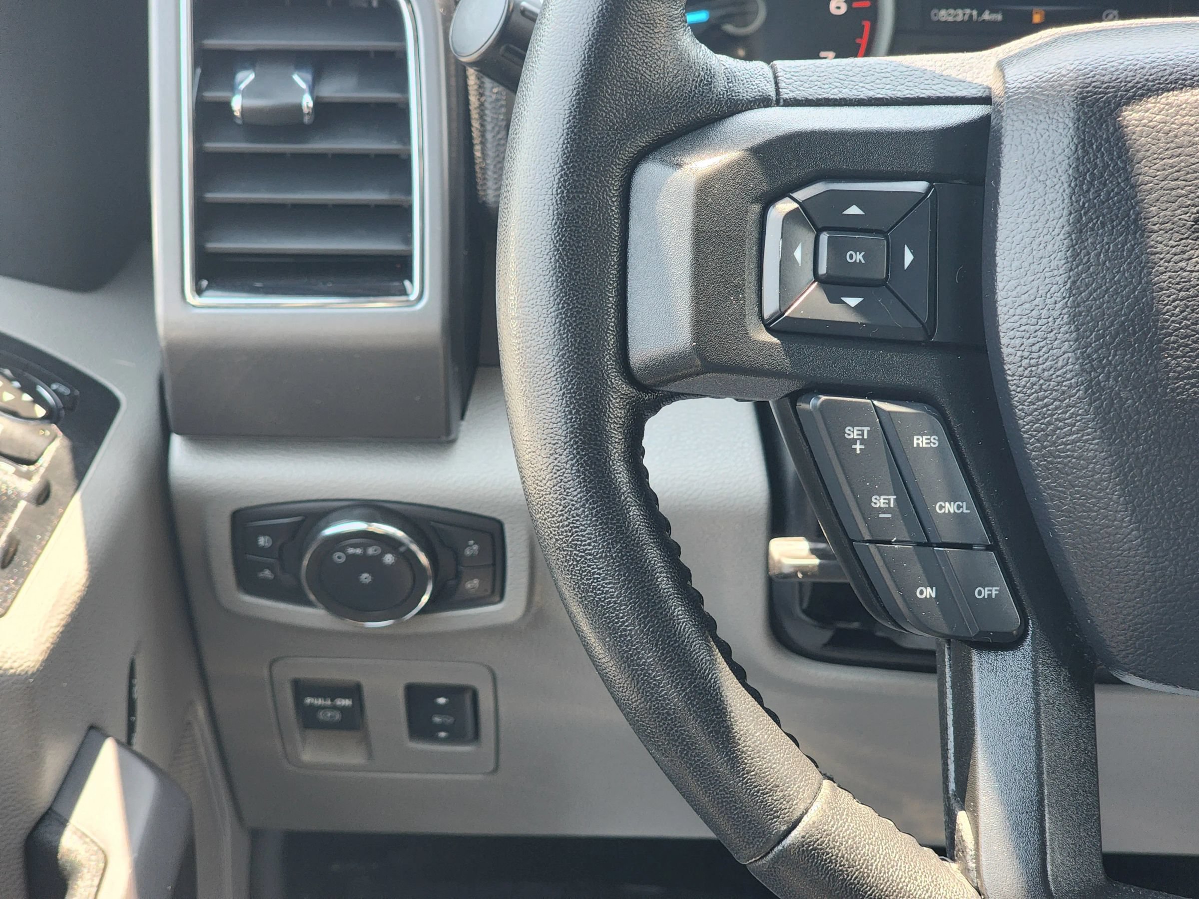 Used 2020 Ford F150 XLT w/ Equipment Group 302A Luxury AWD/4WD image 12