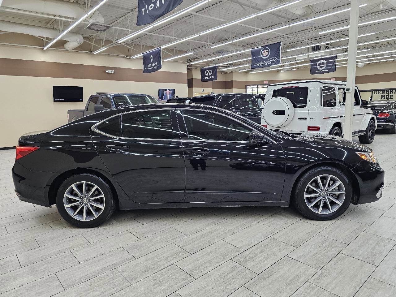 Used 2018 Acura TLX w/ Technology Package FWD image 5