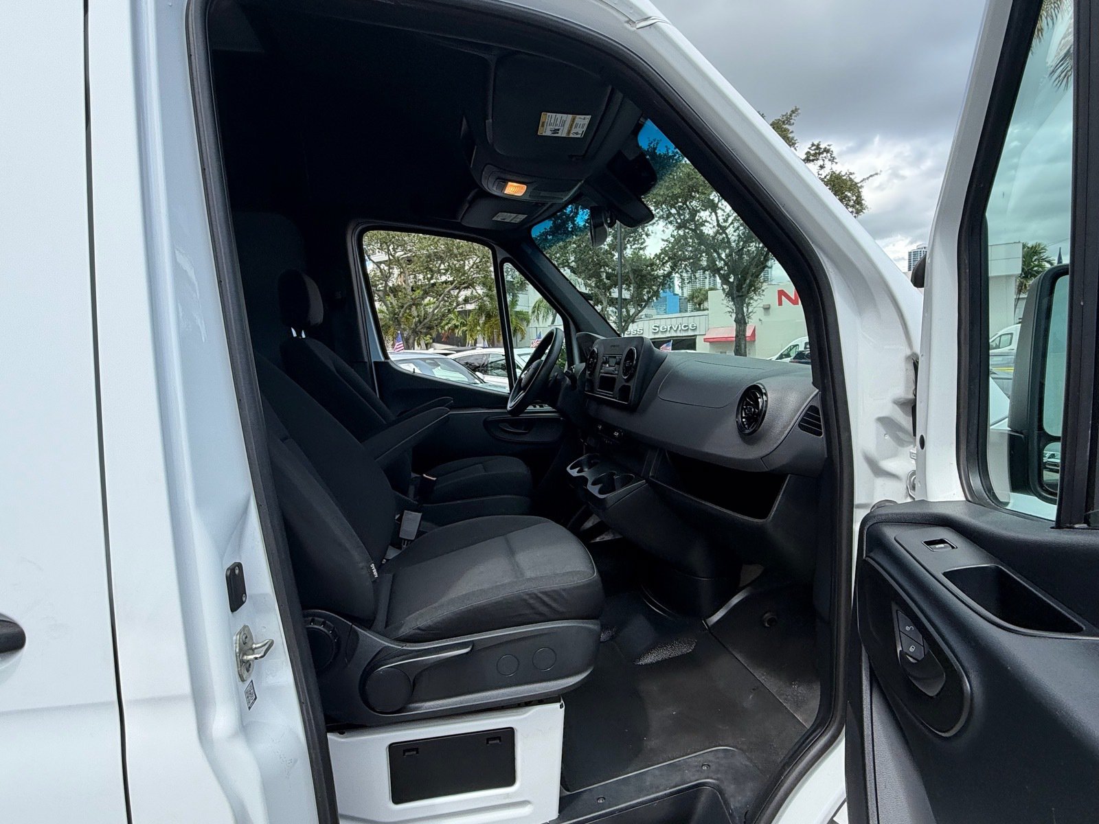 Used 2022 Mercedes-Benz Sprinter 2500 image 11