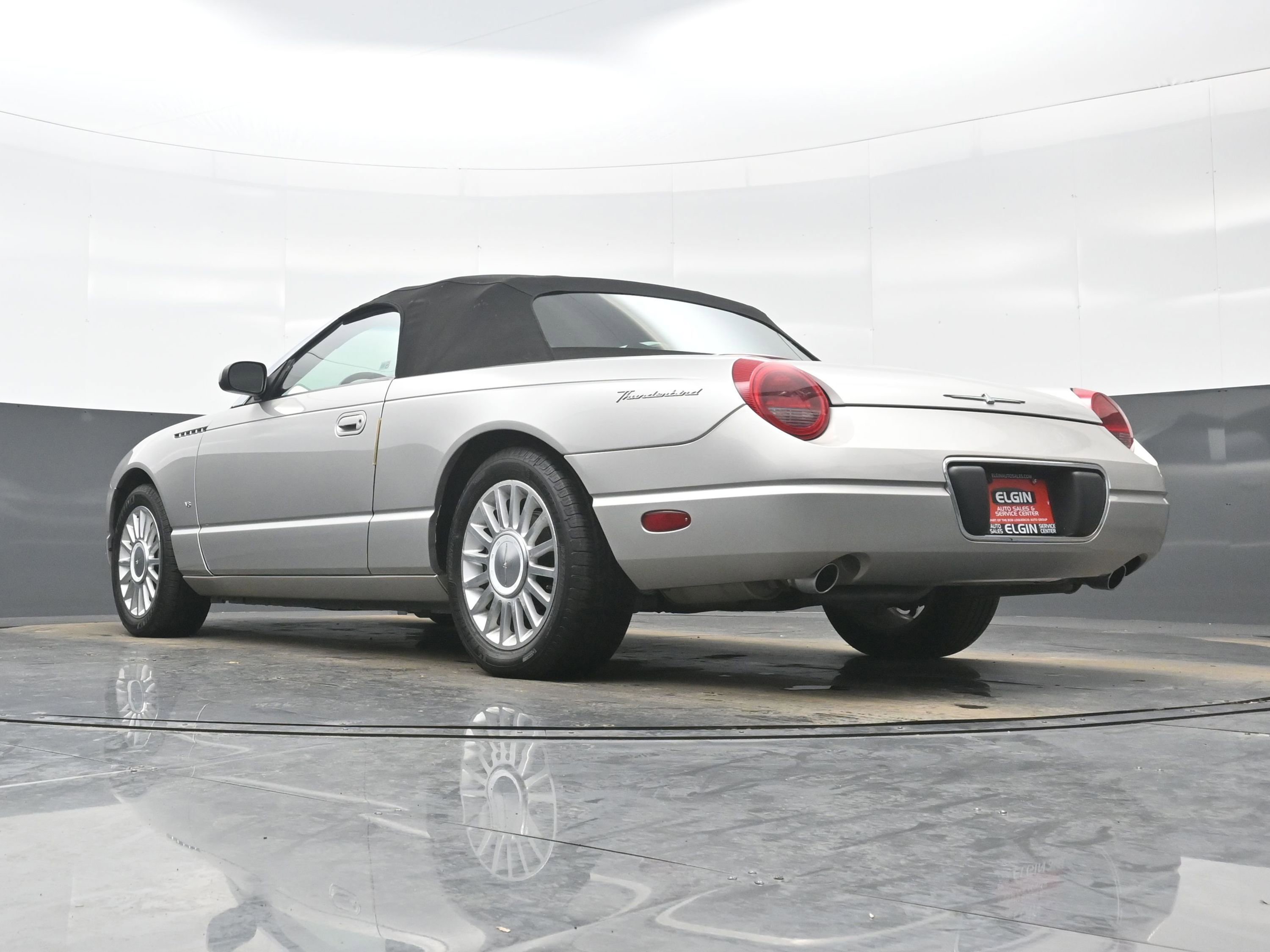 Used 2004 Ford Thunderbird image 25