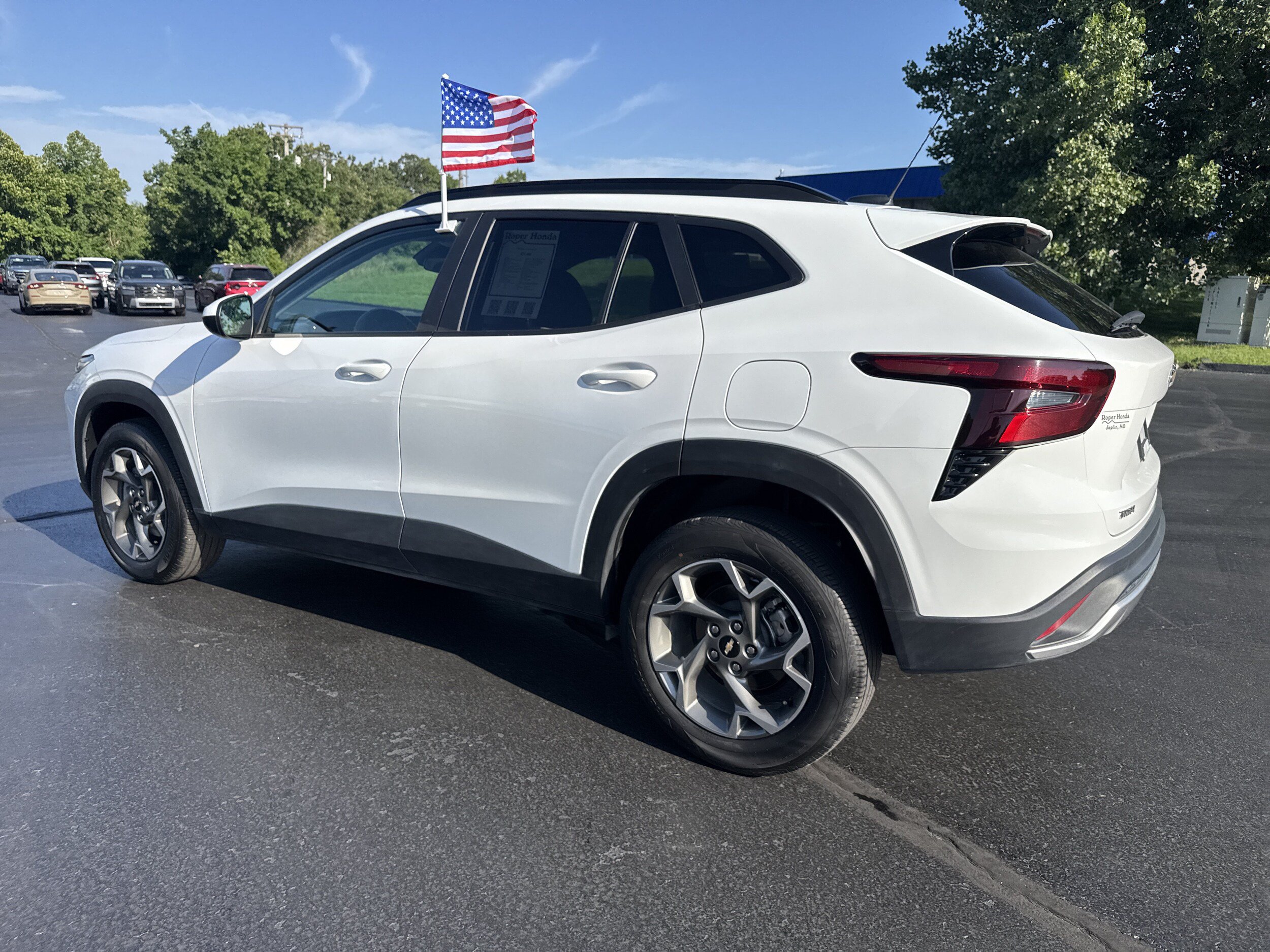 Used 2025 Chevrolet Trax LT FWD image 3