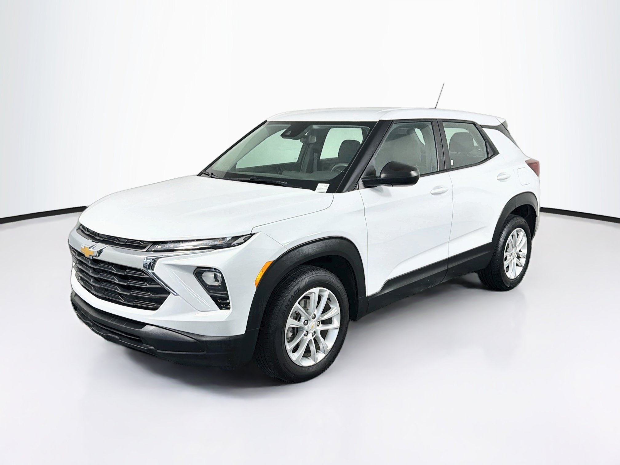Used 2024 Chevrolet TrailBlazer LS FWD image 3