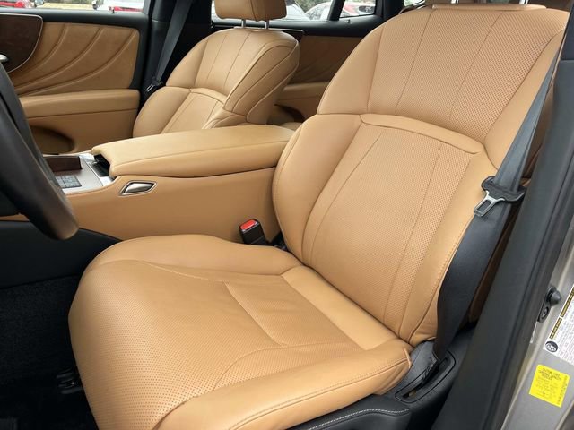 Certified 2023 Lexus LS 500 w/ Accessory Package (Z2) RWD image 32