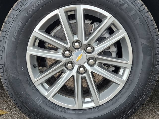 Used 2023 Chevrolet Traverse LT w/ LPO, Floor Liner Package FWD image 17