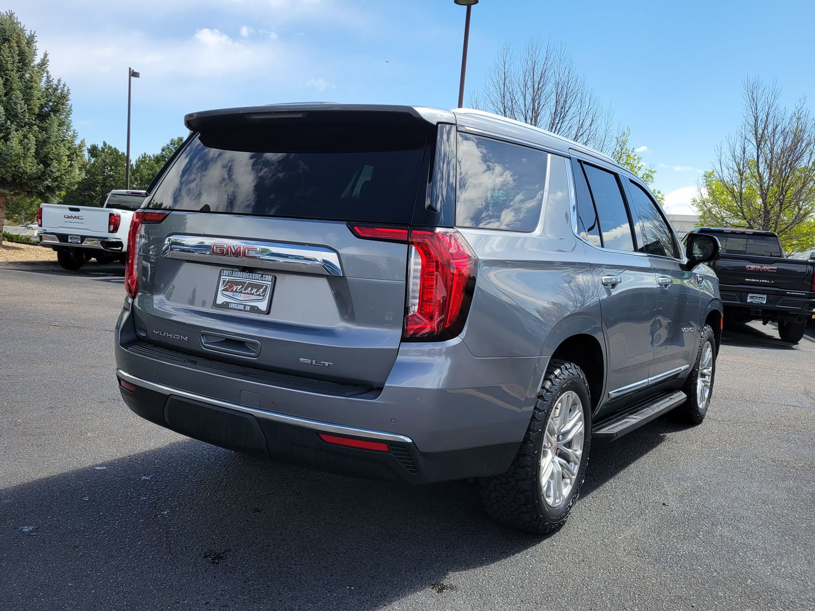 Used 2021 GMC Yukon SLT w/ SLT Luxury Plus Package AWD/4WD image 3