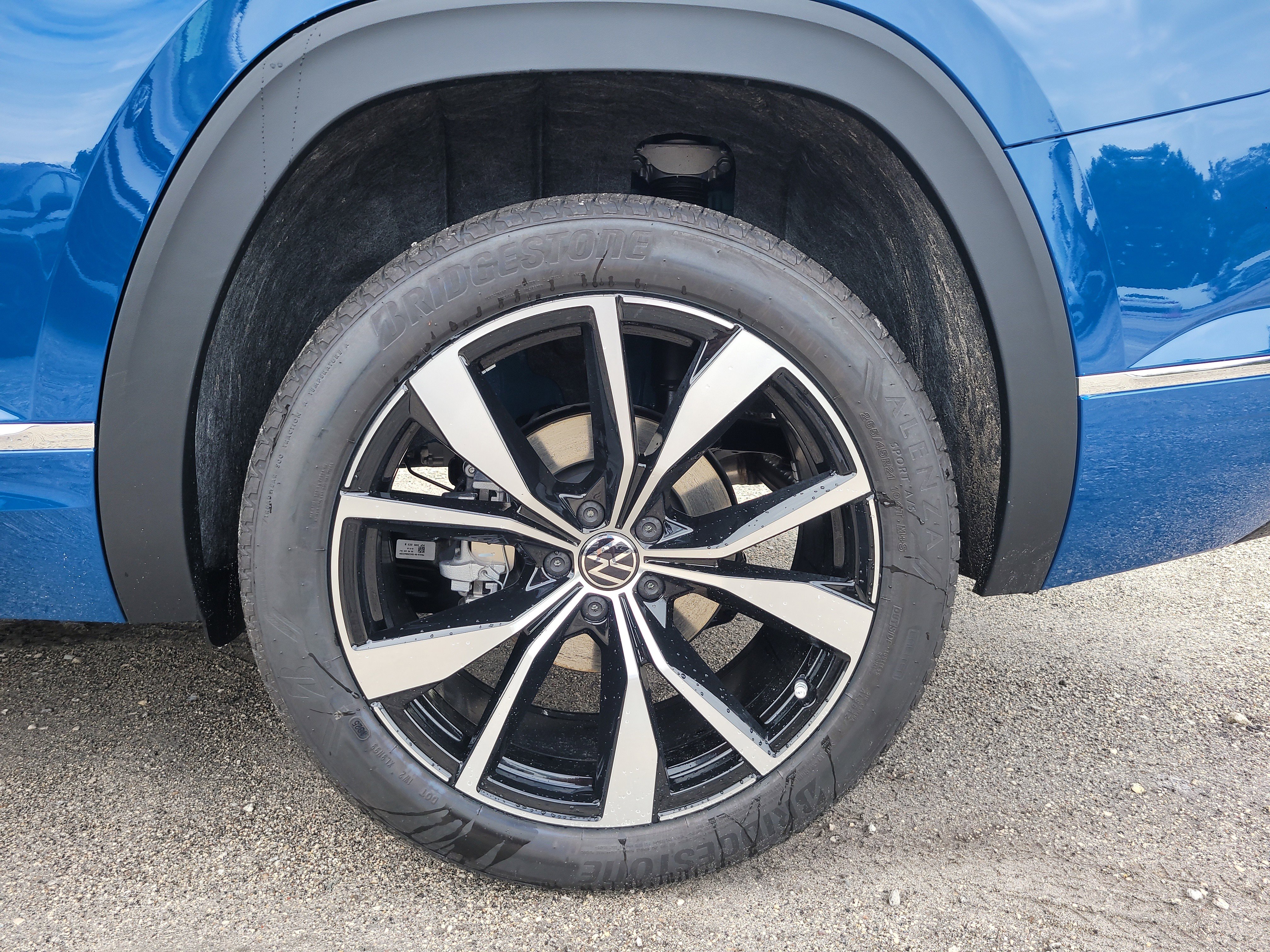 New 2026 Volkswagen Atlas SEL Premium R-Line image 9