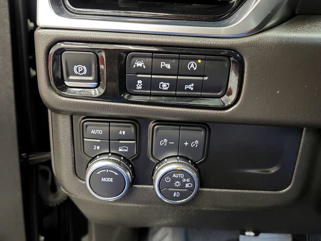 Used 2025 GMC Yukon XL Denali AWD/4WD image 30
