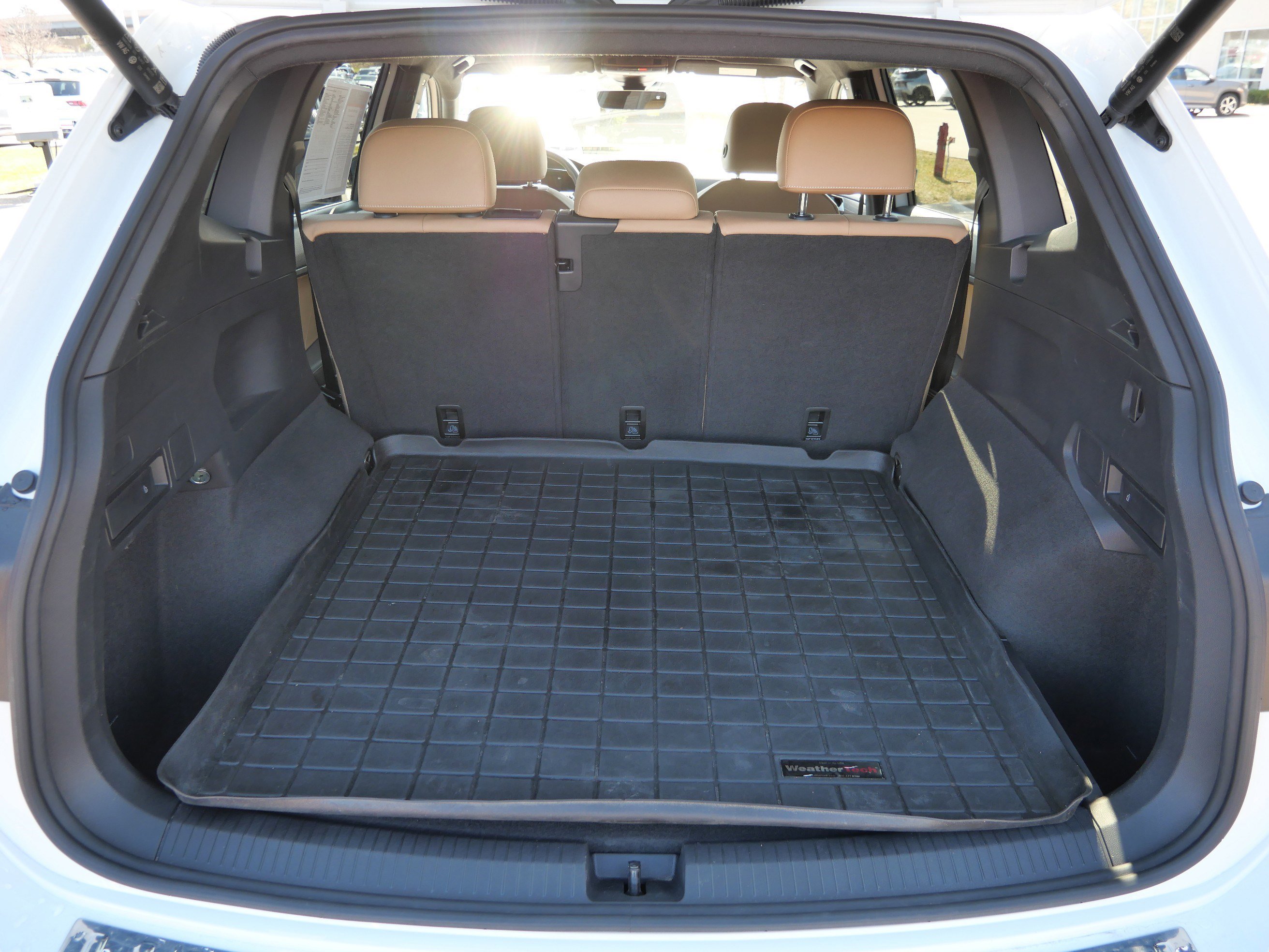 Certified 2022 Volkswagen Tiguan SE image 18