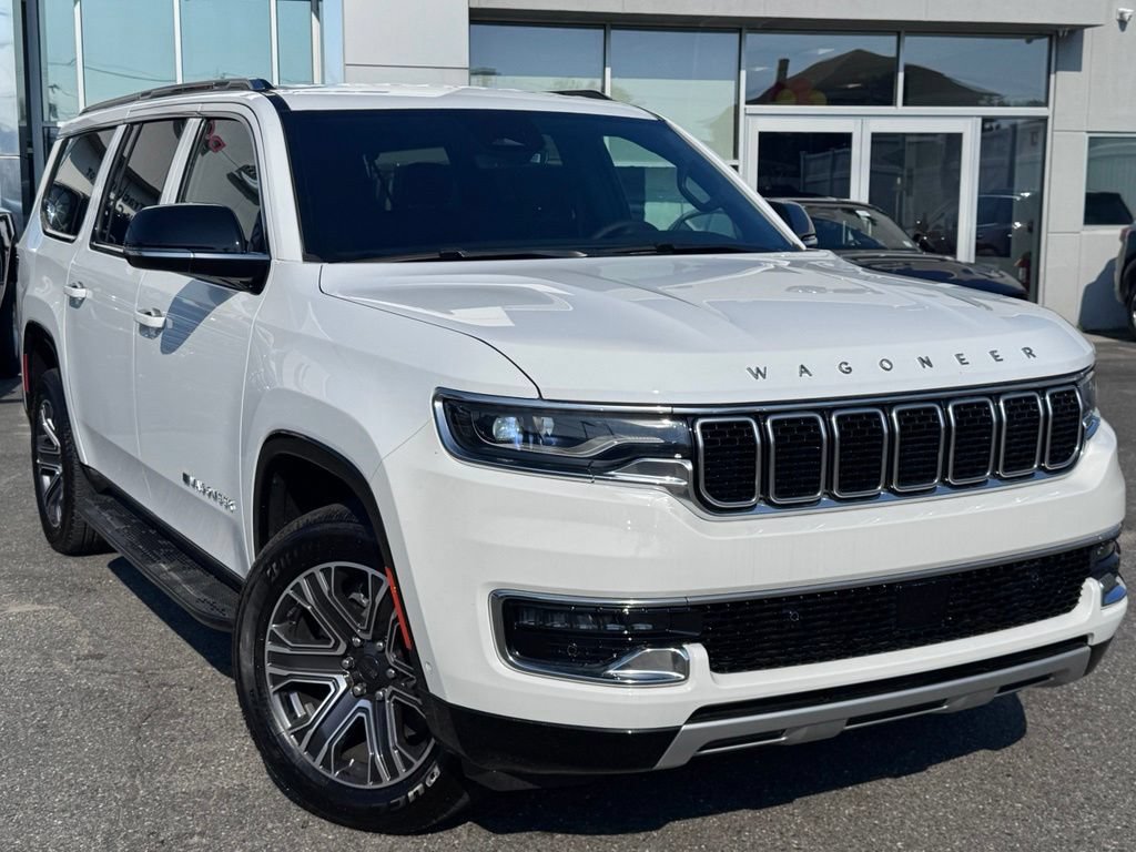 Used 2024 Jeep Wagoneer L Series II w/ Flexible Seating Group RWD image 1
