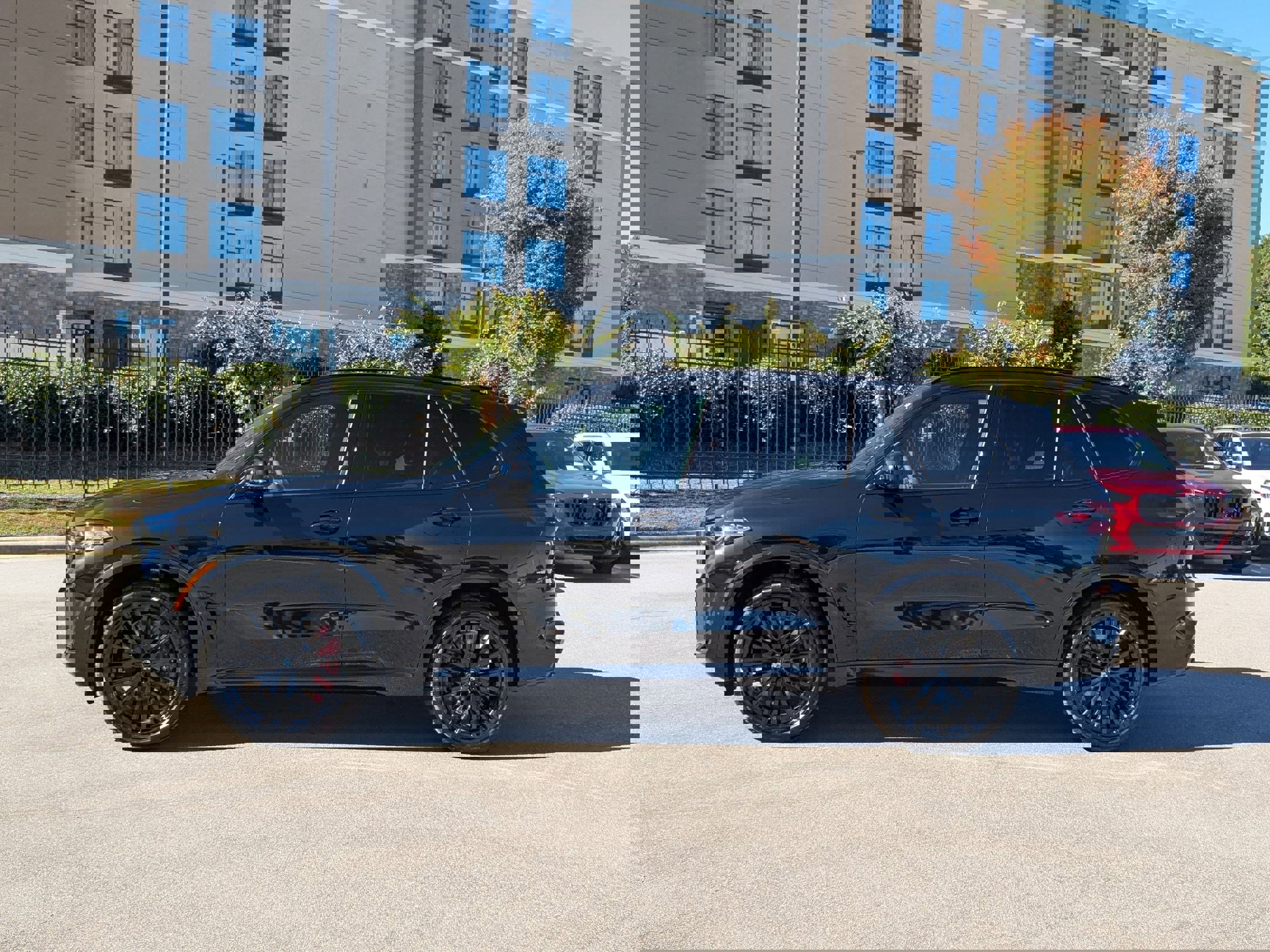 New 2026 BMW X5 M60i w/ Executive Package image 6
