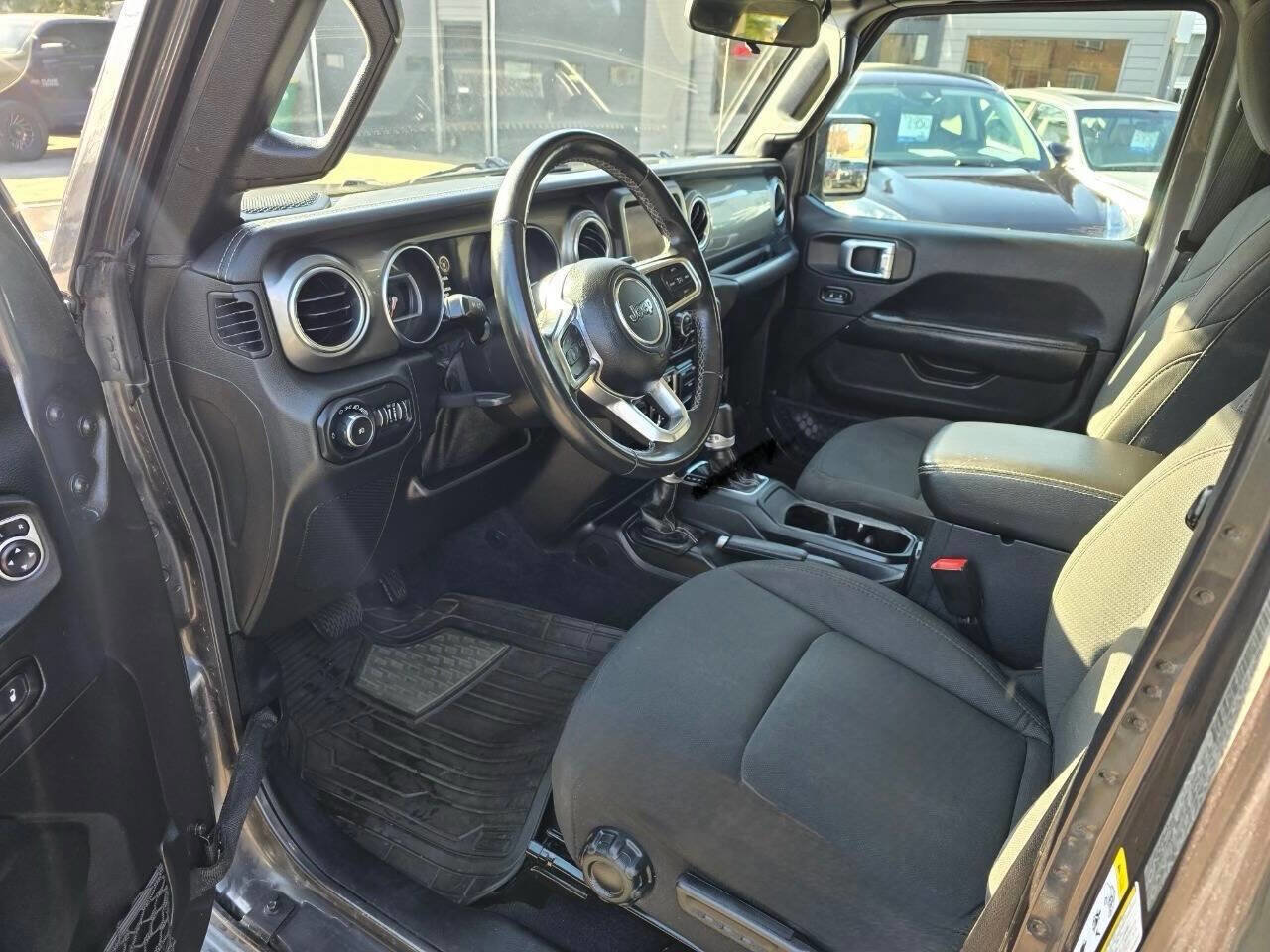 Used 2019 Jeep Wrangler Unlimited Sahara image 13