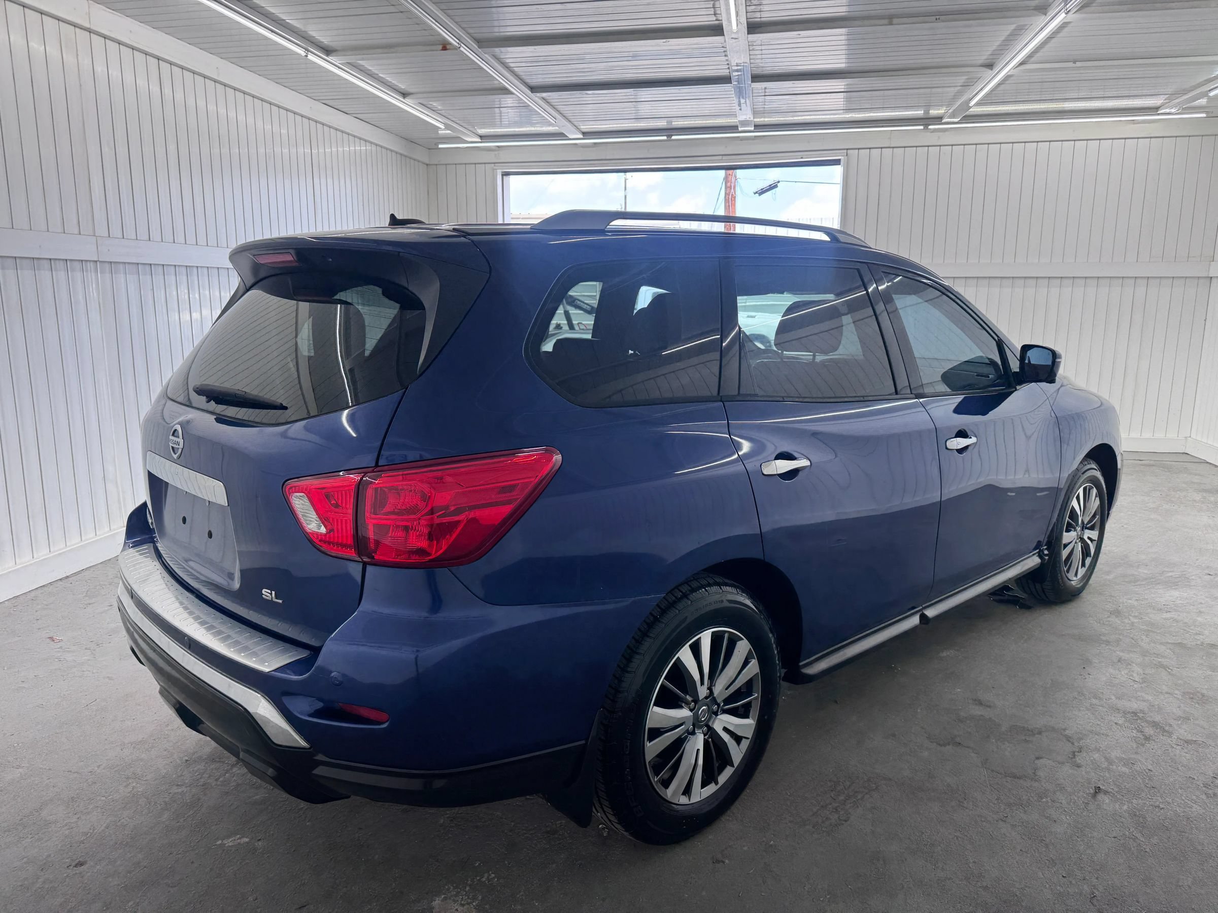 Used 2017 Nissan Pathfinder SL FWD image 5