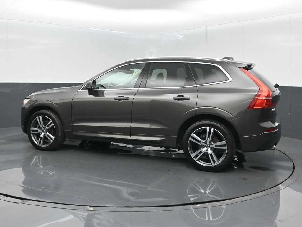 Used 2018 Volvo XC60 T5 Momentum w/ Vision Package AWD/4WD image 4