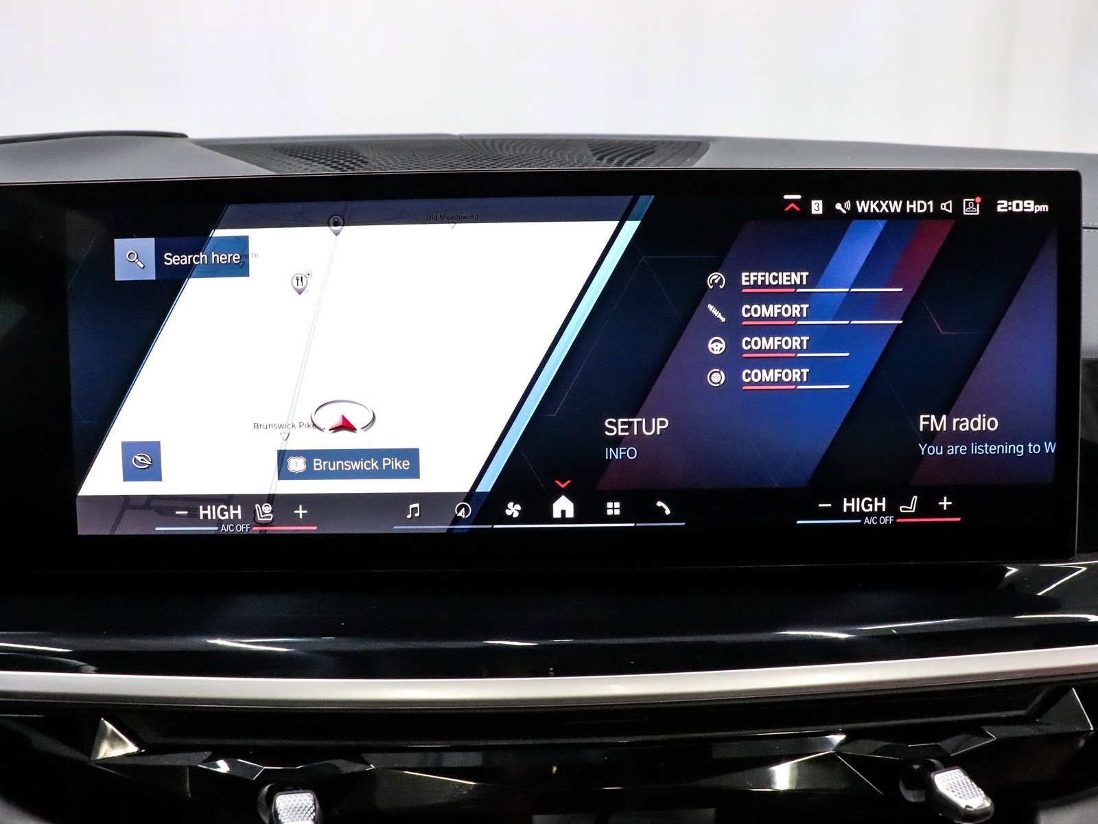 Used 2024 BMW X6 M Competition w/ Executive Package image 39