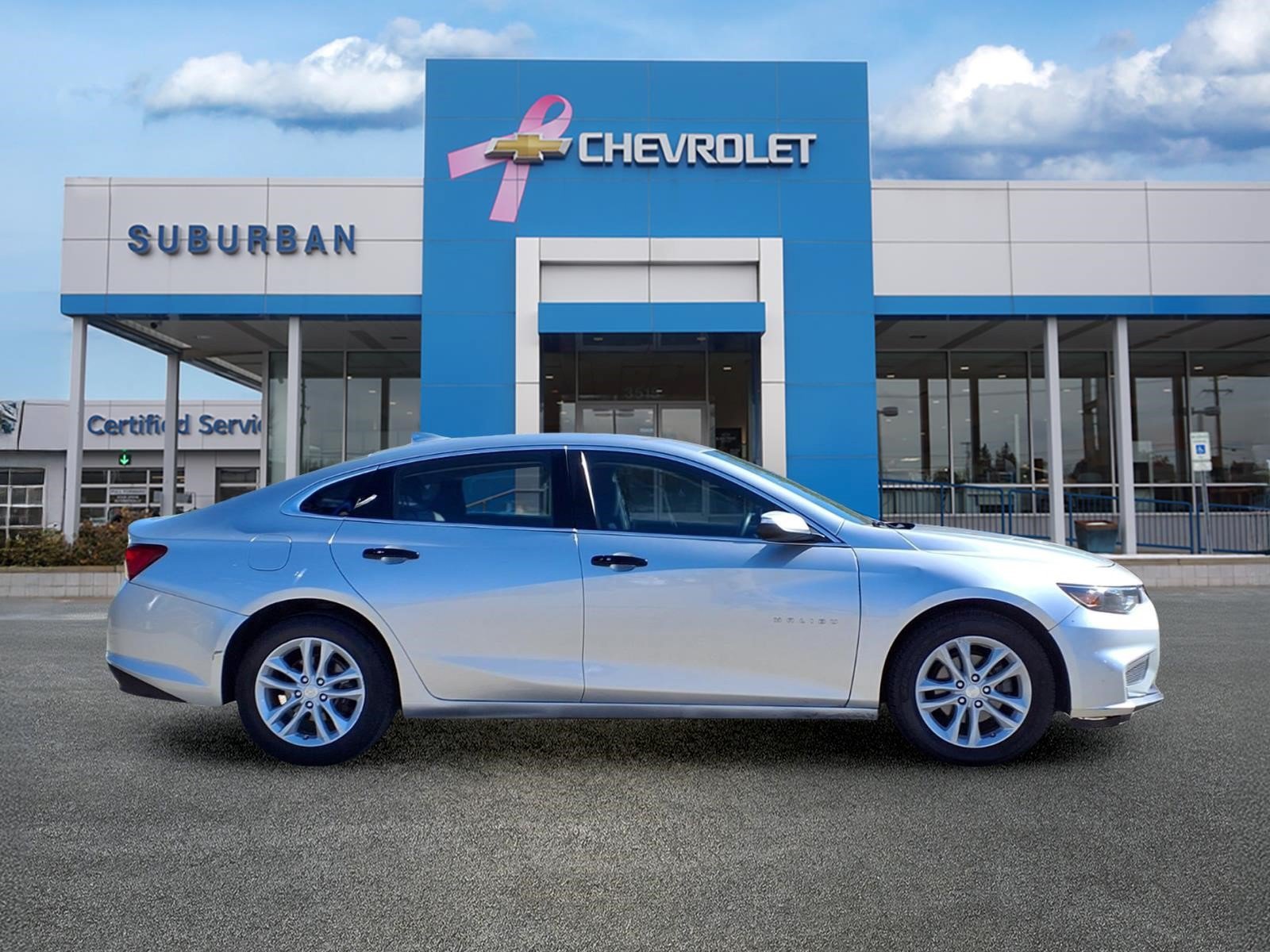 Used 2017 Chevrolet Malibu LT w/ Leather Package FWD image 4