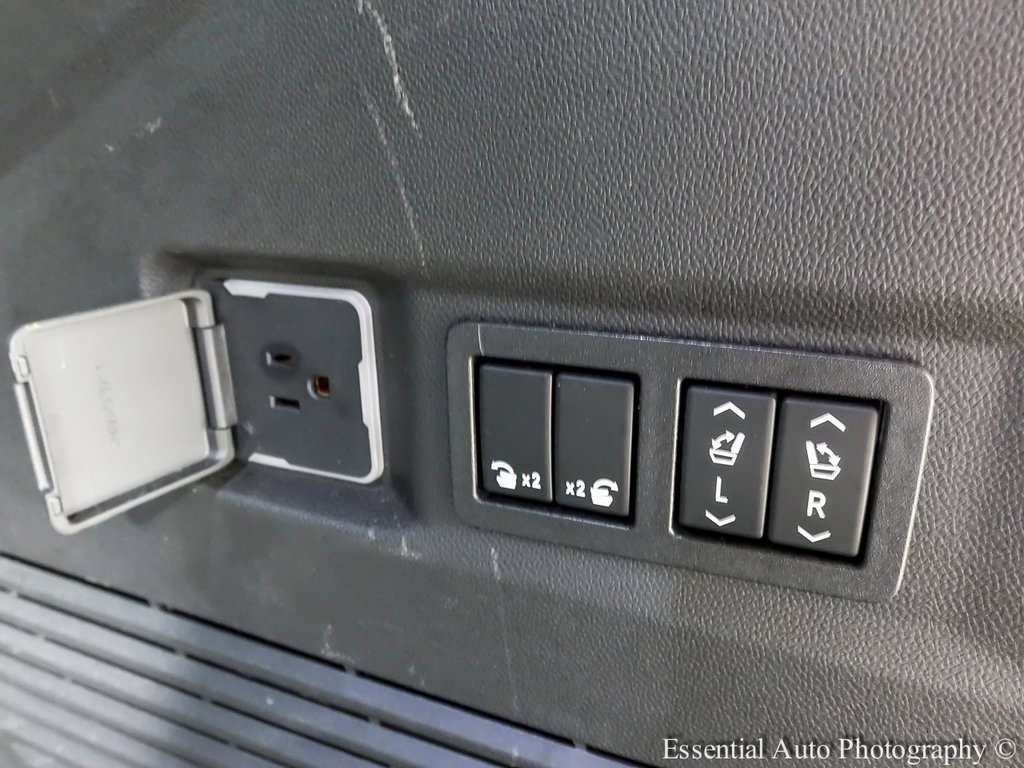 Used 2022 Chevrolet Tahoe LT w/ LT Signature Package image 27